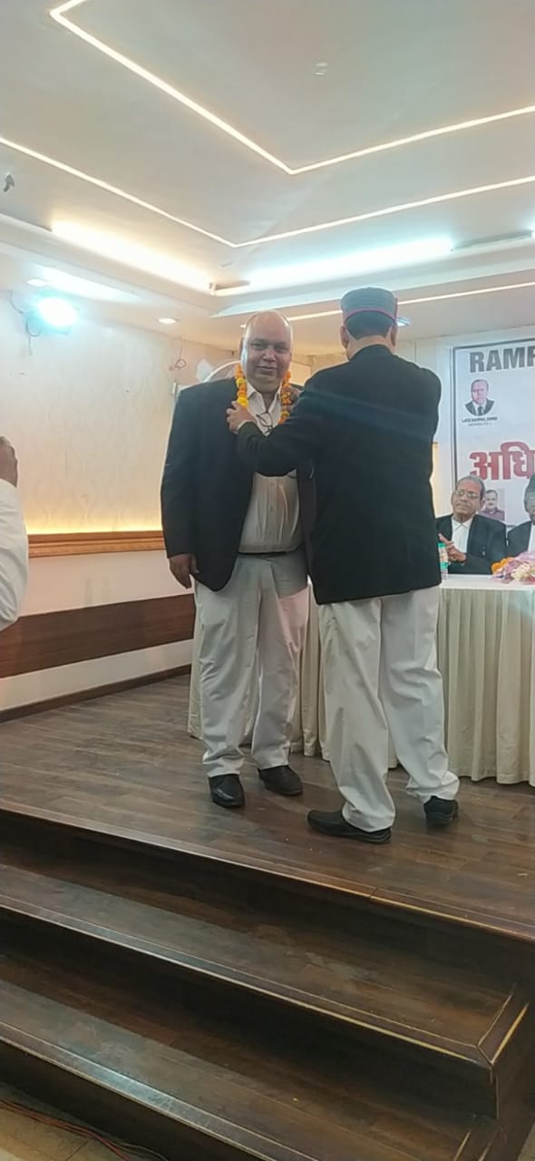 Shawl honor ceremony for senior advocate